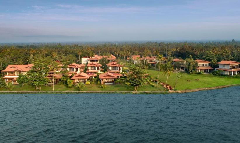 Beautiful lakeside location 