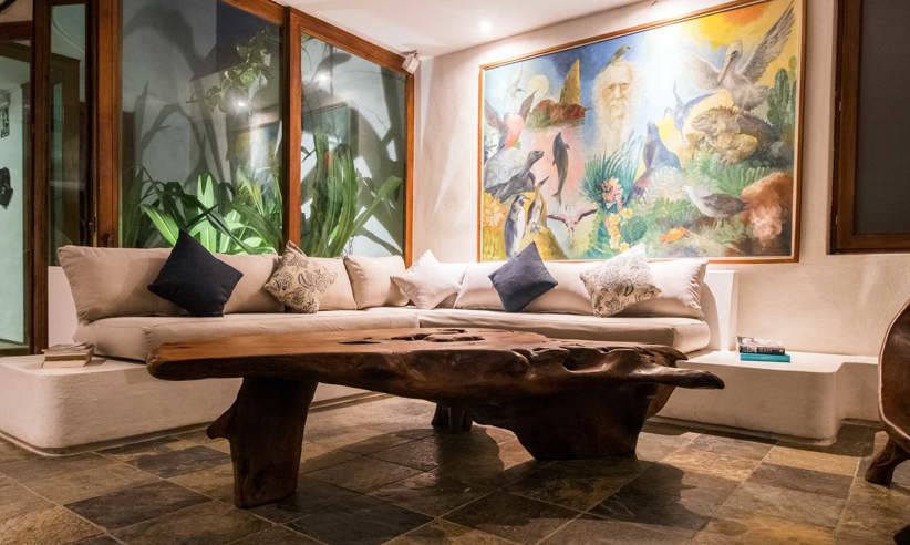 Spacious lounge 
