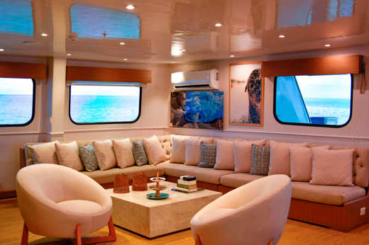 Indoor lounge 