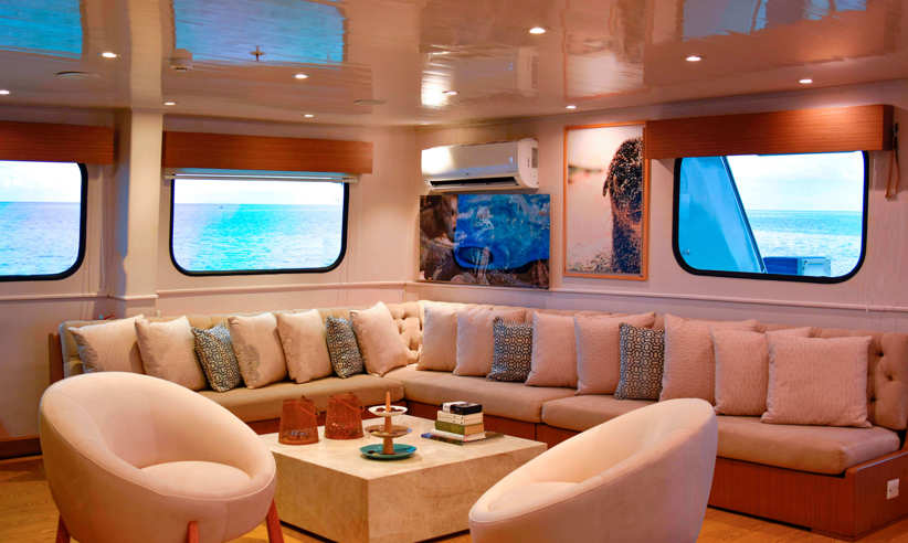 Indoor lounge 