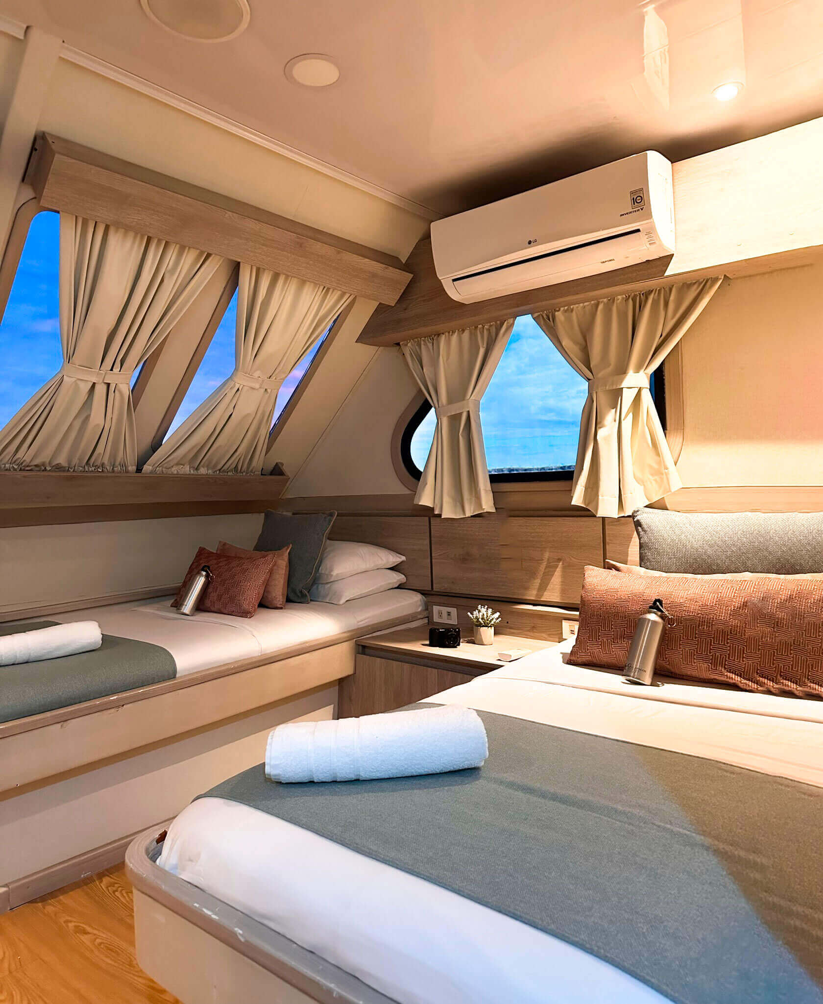 Twin cabin 
