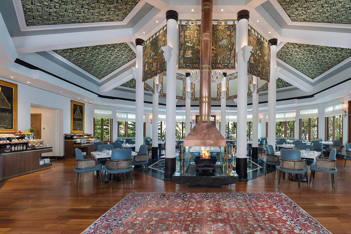 The restaurant 
