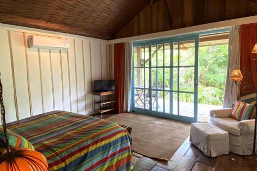 Comfortable beachside rooms 