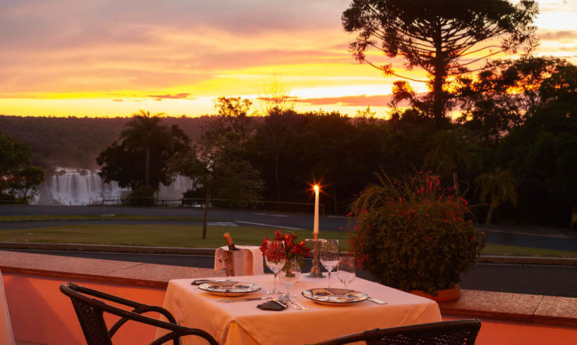 Dine with a view of the Falls