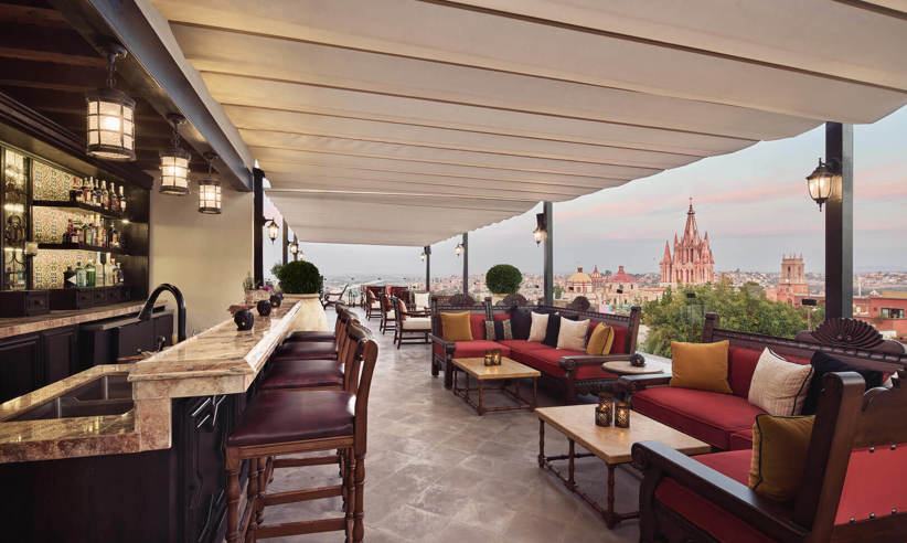 The stunning bar with great views 