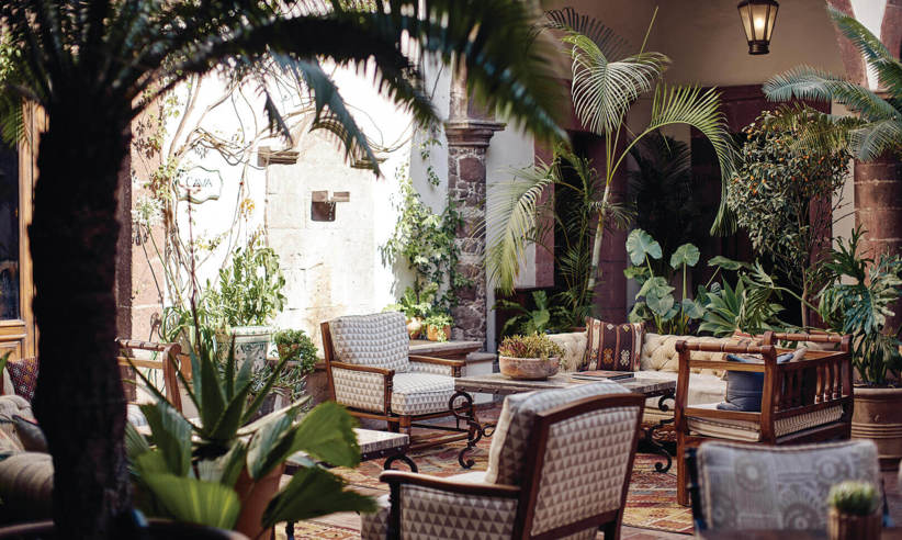 Relax in the lounge 