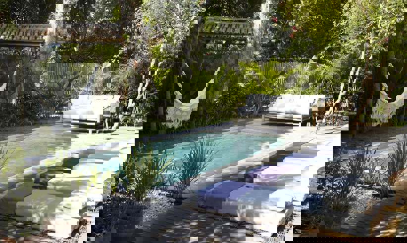 The lush garden and gorgeous pool