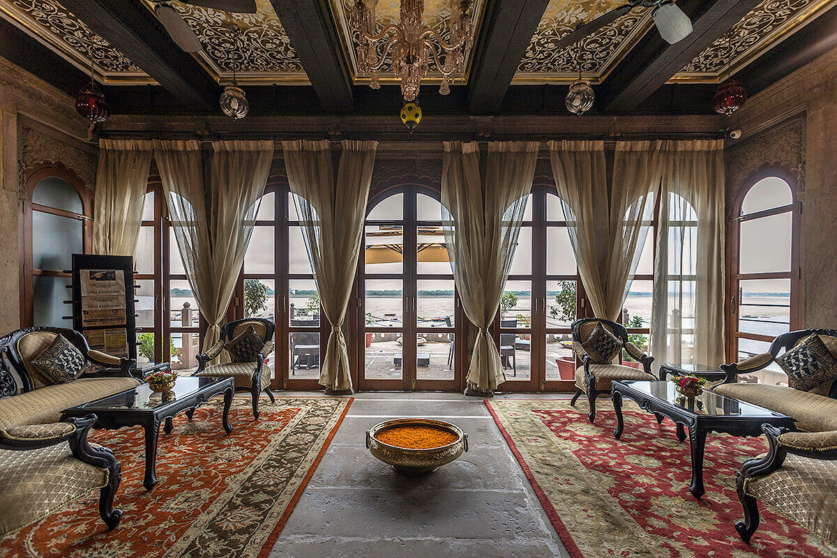 Riverview lounge 
