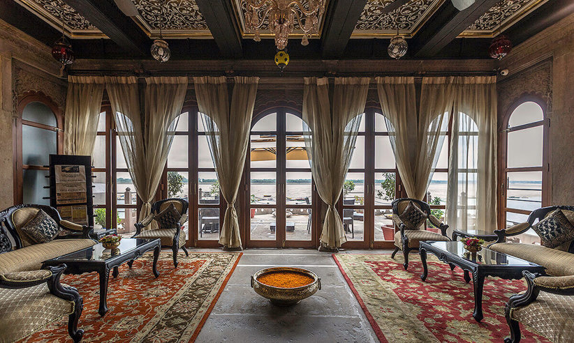 Riverview lounge 