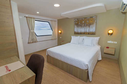 Double cabin, upper deck