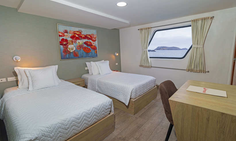 Twin cabin, upper deck