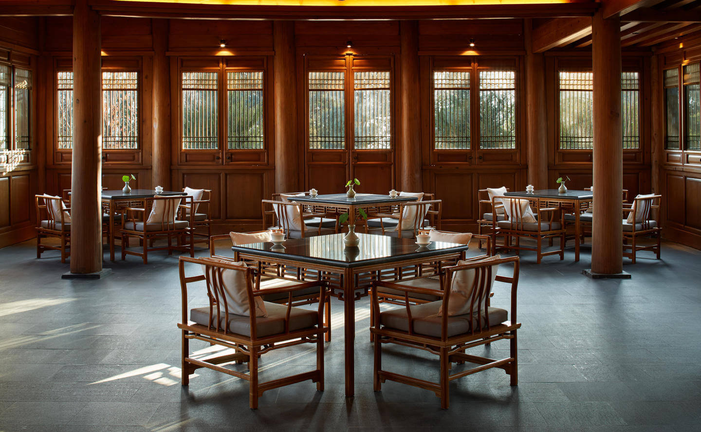 The restaurant 