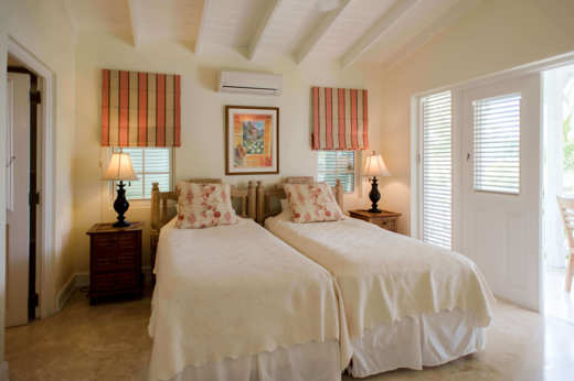 Twin bed garden suite
