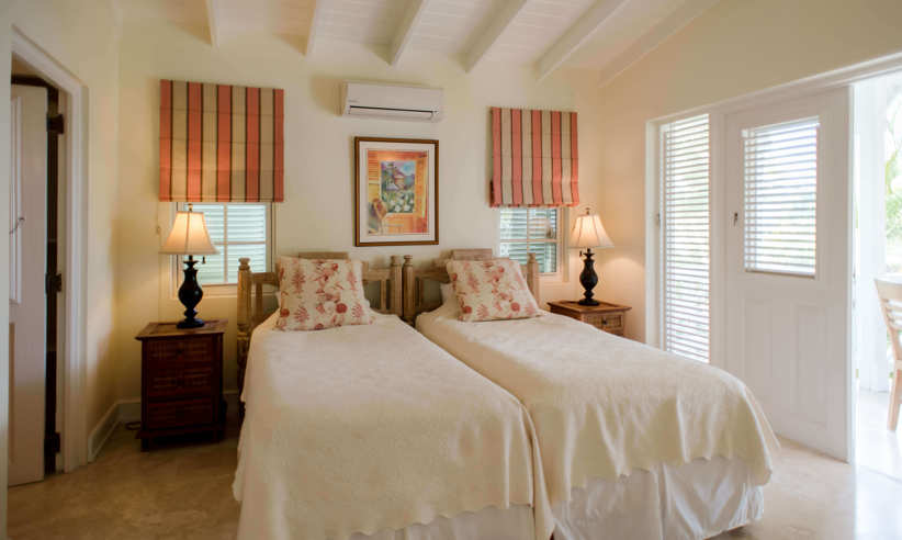 Twin bed garden suite