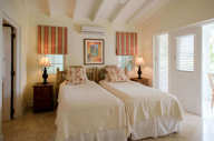 Twin bed garden suite