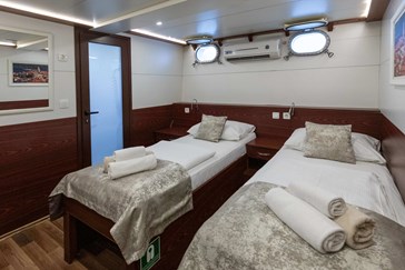 Lower deck twin cabin 