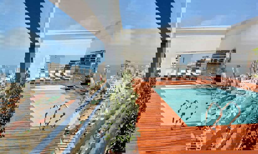 Dazzler Pool