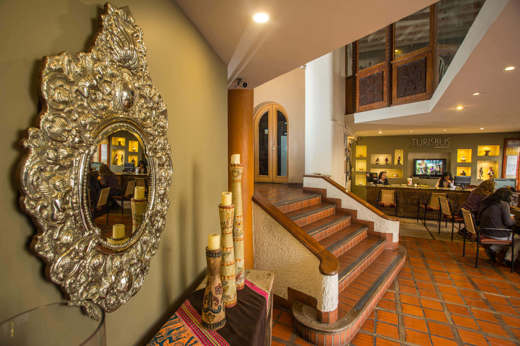 Colonial style interiors 
