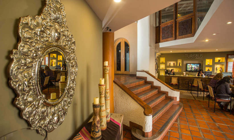 Colonial style interiors 