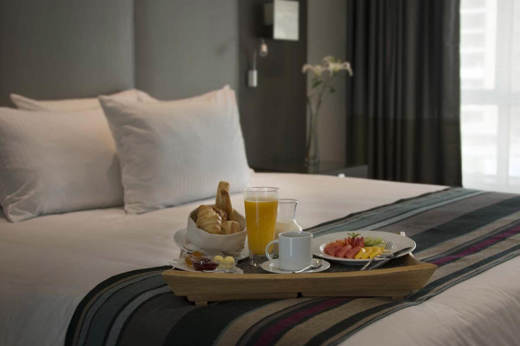 Deluxe king room 