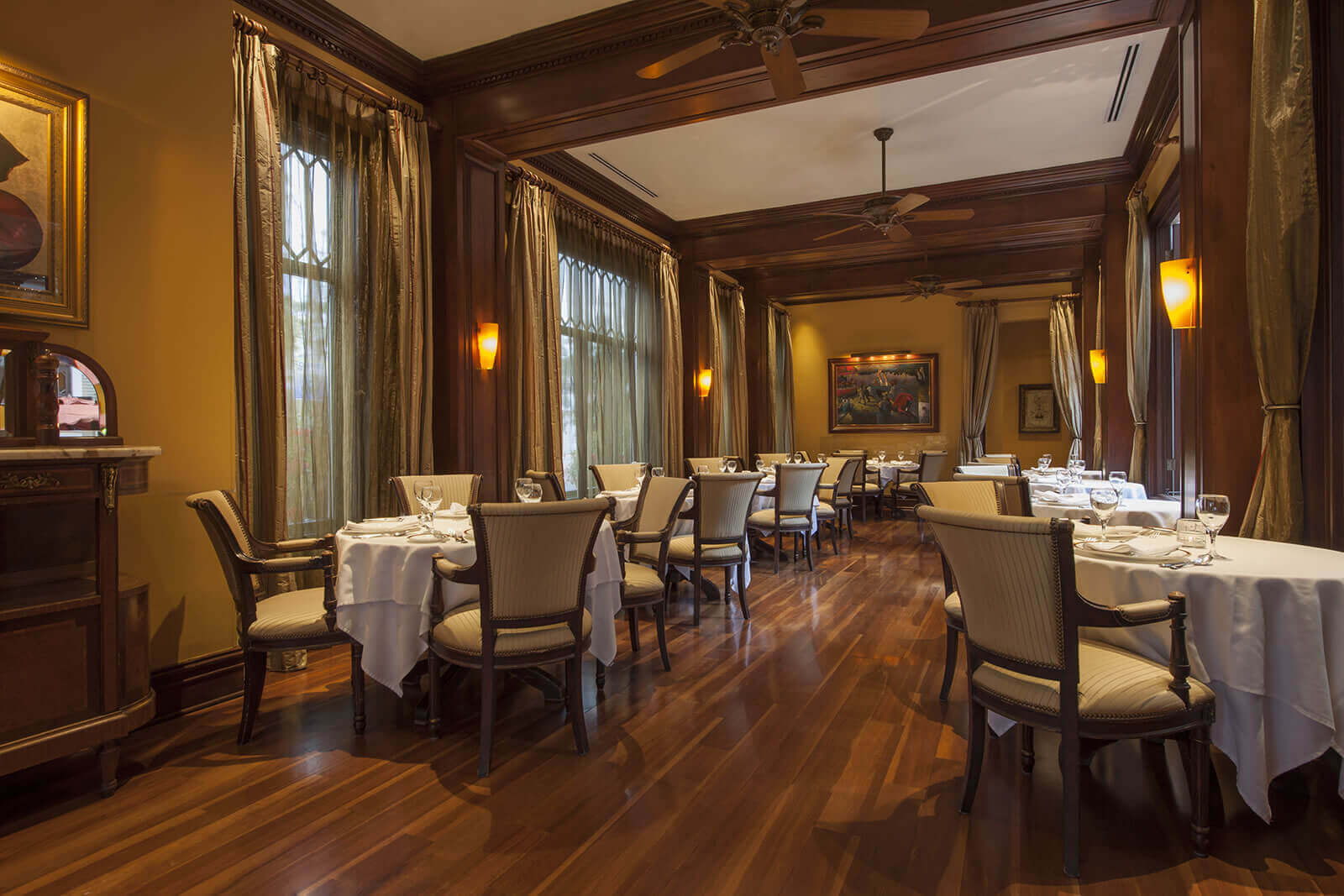 The restaurant 