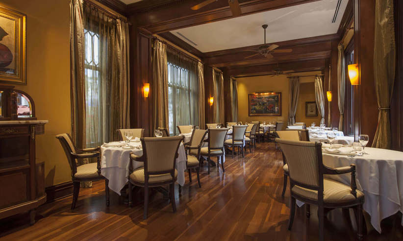 The restaurant 