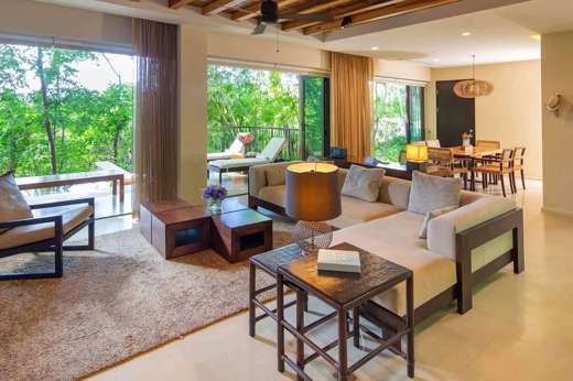 Suite living room