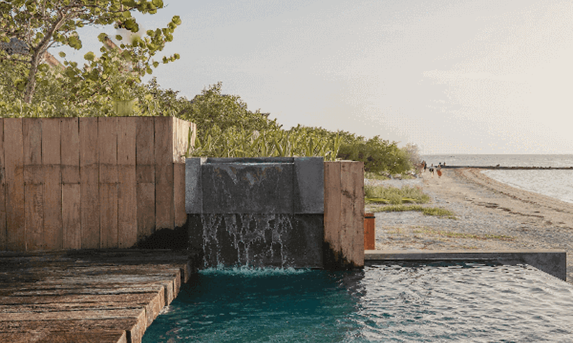 The swimming pool 