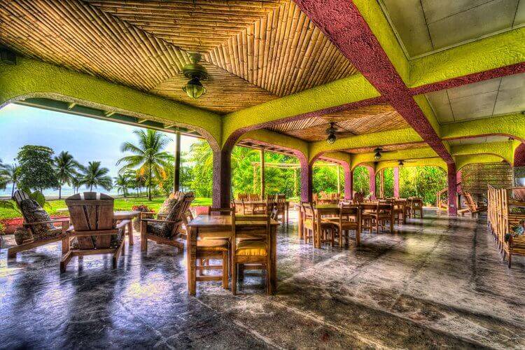 The restaurant 