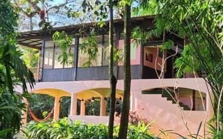 Iguana Lodge