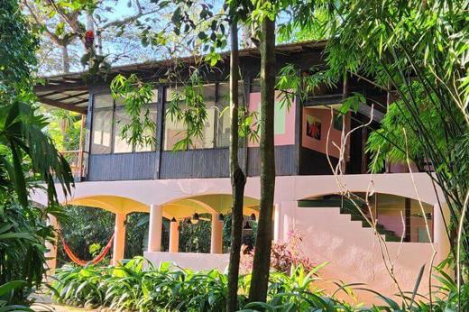 Iguana Lodge
