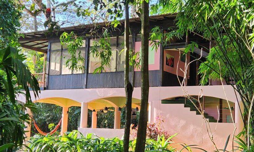 Iguana Lodge