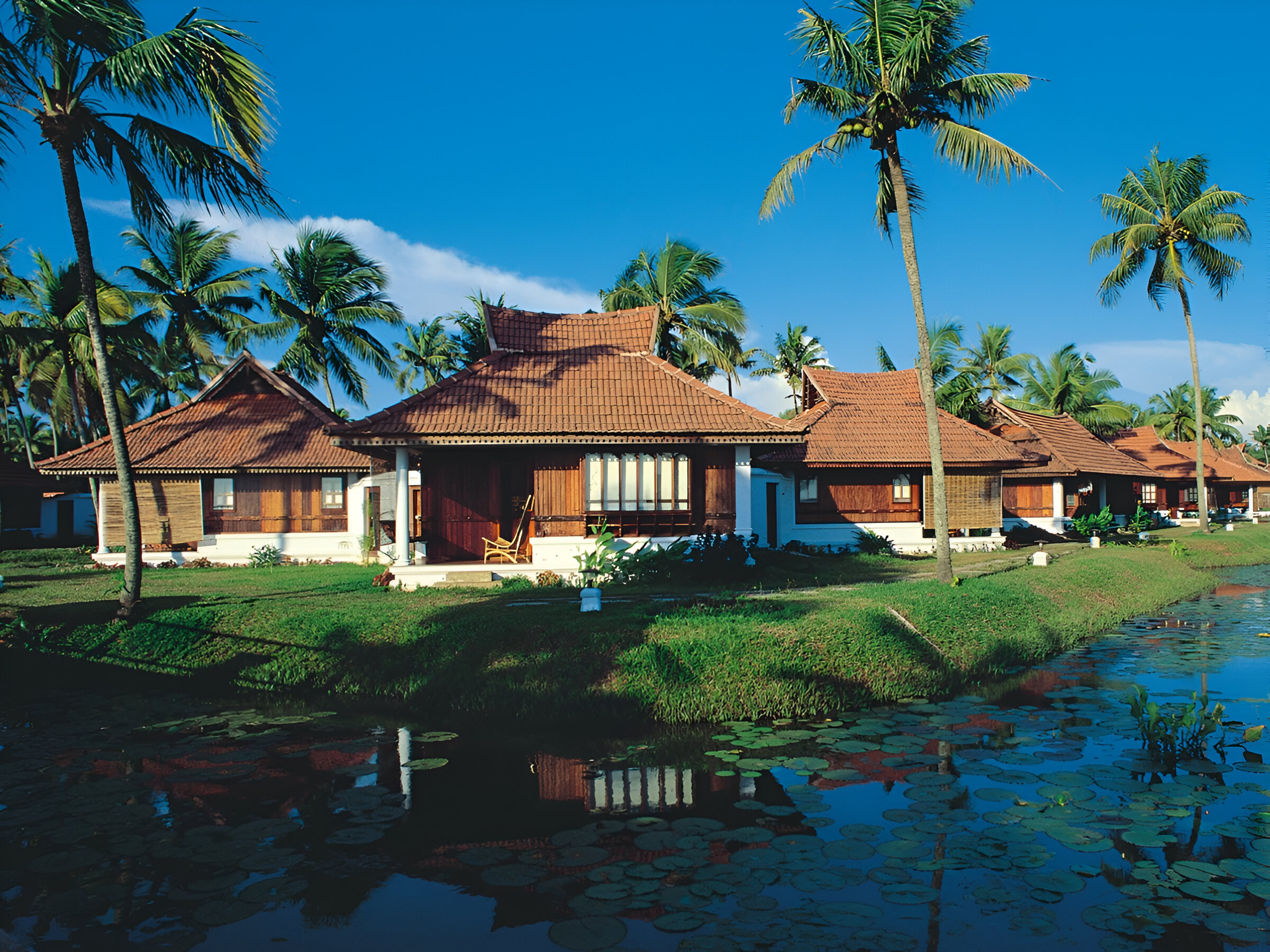 Heritage Lake View Villas With Pvt Pool Kumarakom Lake Resort (10)