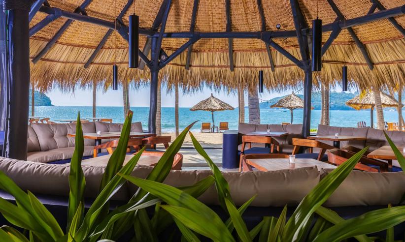 Thompson Zihuatanejo P018 Beach Side Lounge Seating.16X9