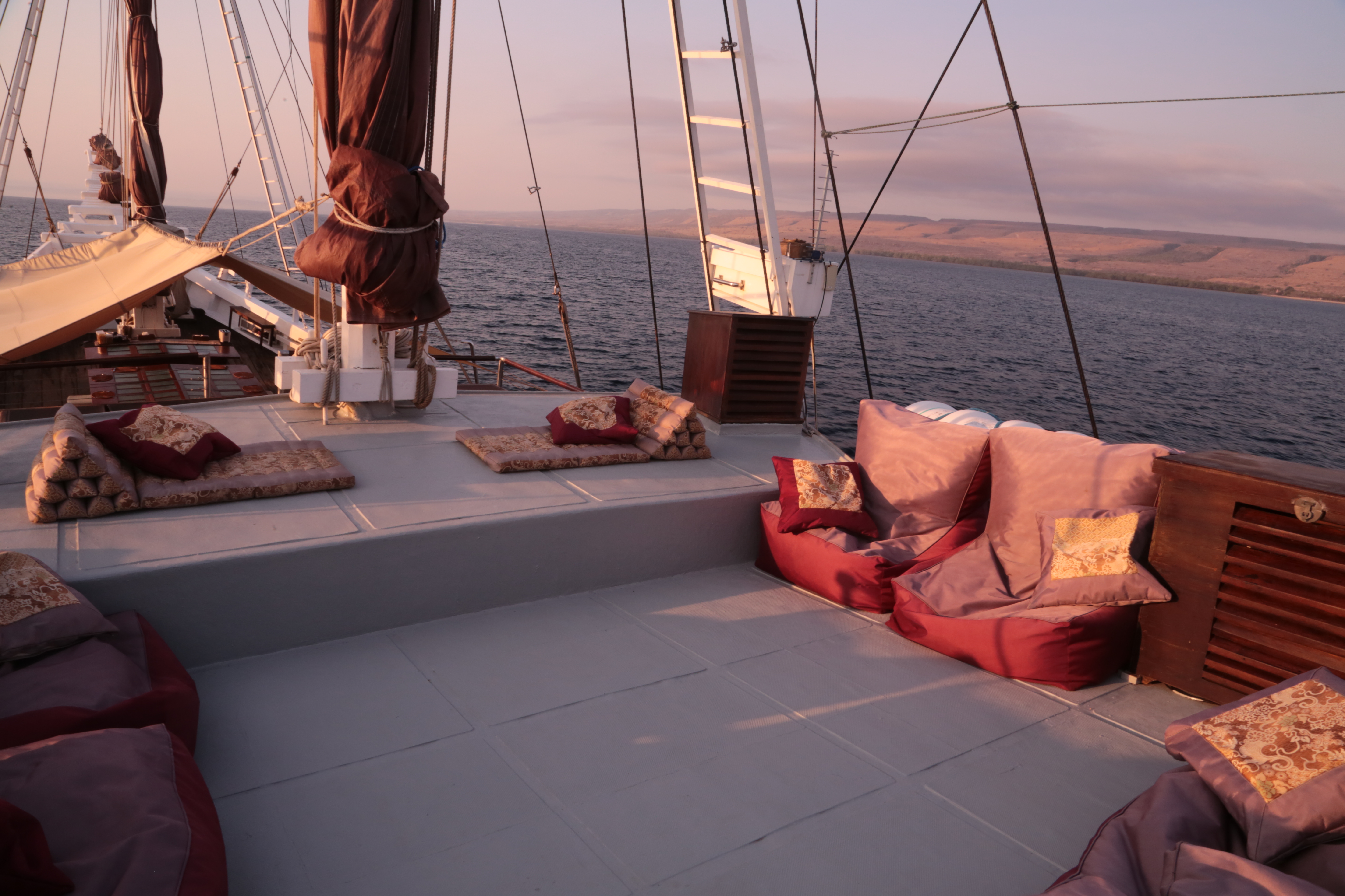 16 Top Deck Lounge