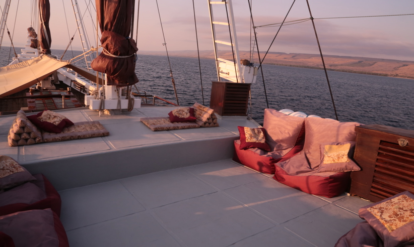 16 Top Deck Lounge