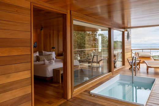 008 Delfin I Deluxe Master Suite