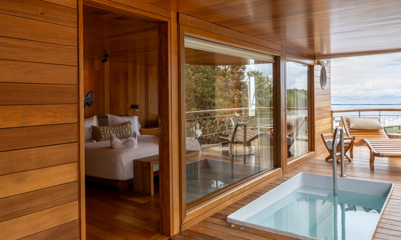 008 Delfin I Deluxe Master Suite