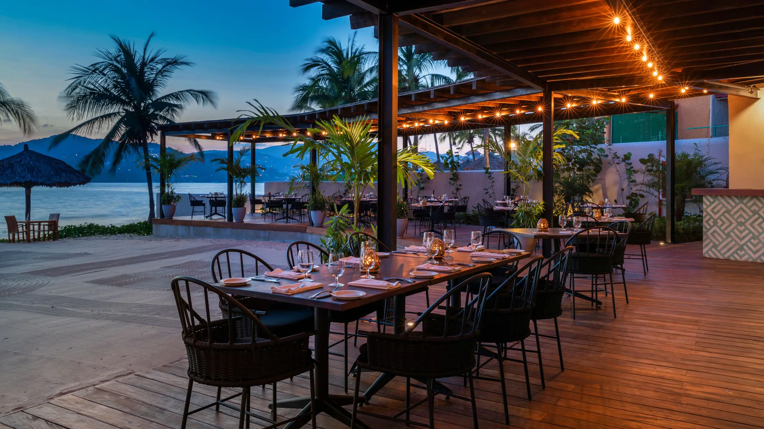 Thompson Zihuatanejo P005 Restaurant Patio Seating.16X9