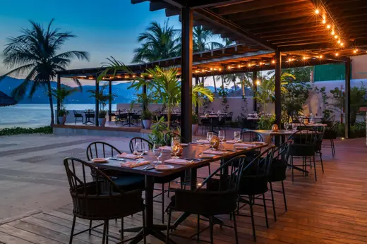 Thompson Zihuatanejo P005 Restaurant Patio Seating.16X9