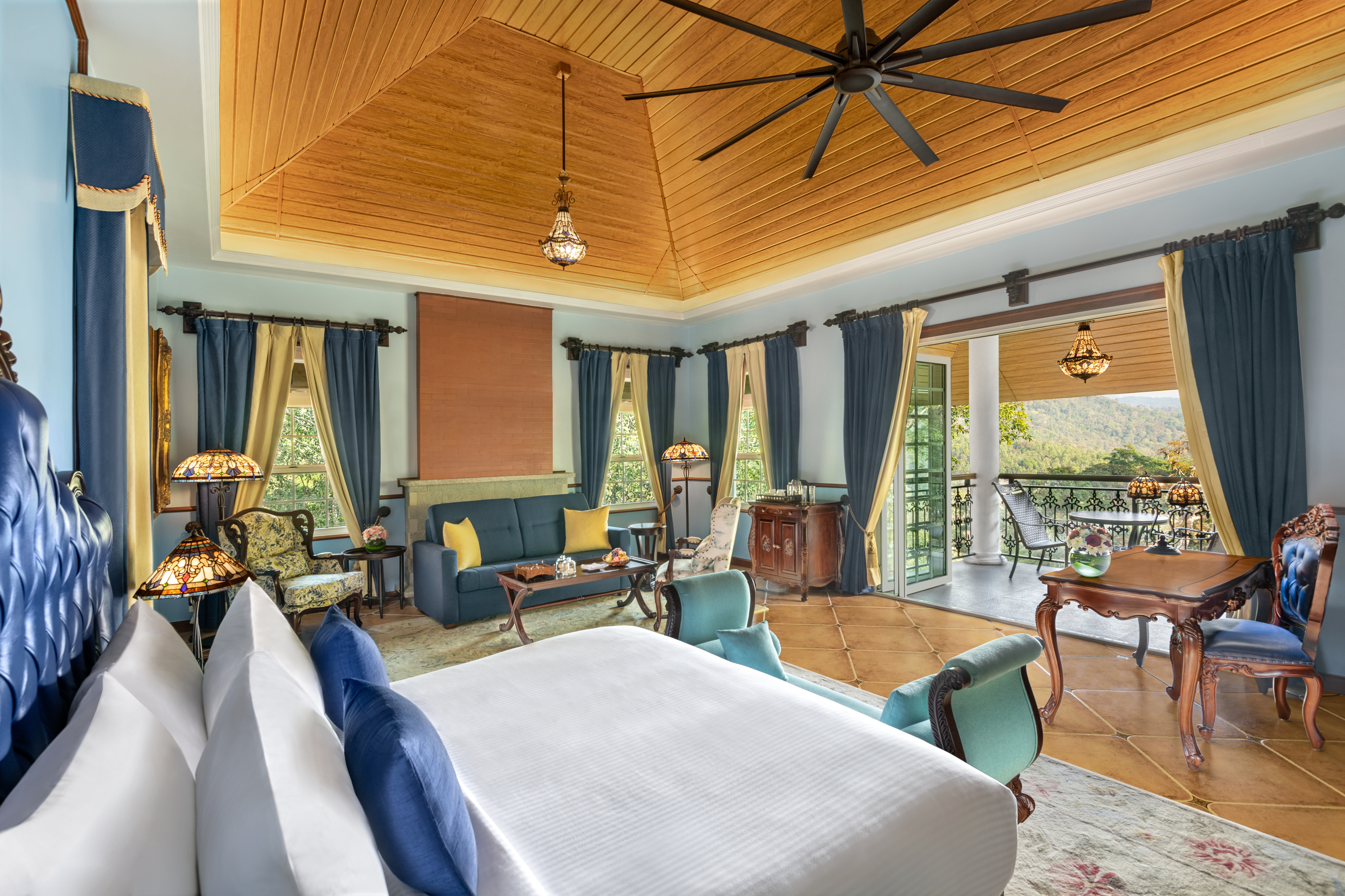 Wilderness Hill View Suite Interior Coorg Wilderness Resort & Spa (3)