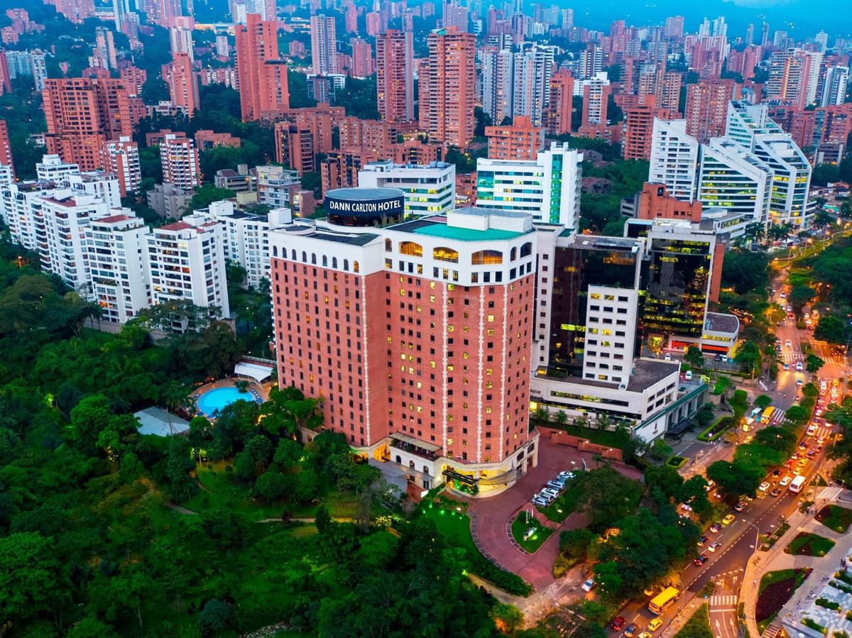 Fachada Dann Carlton Medellin 1