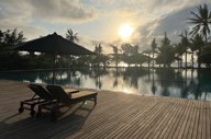 POOL MERU 01