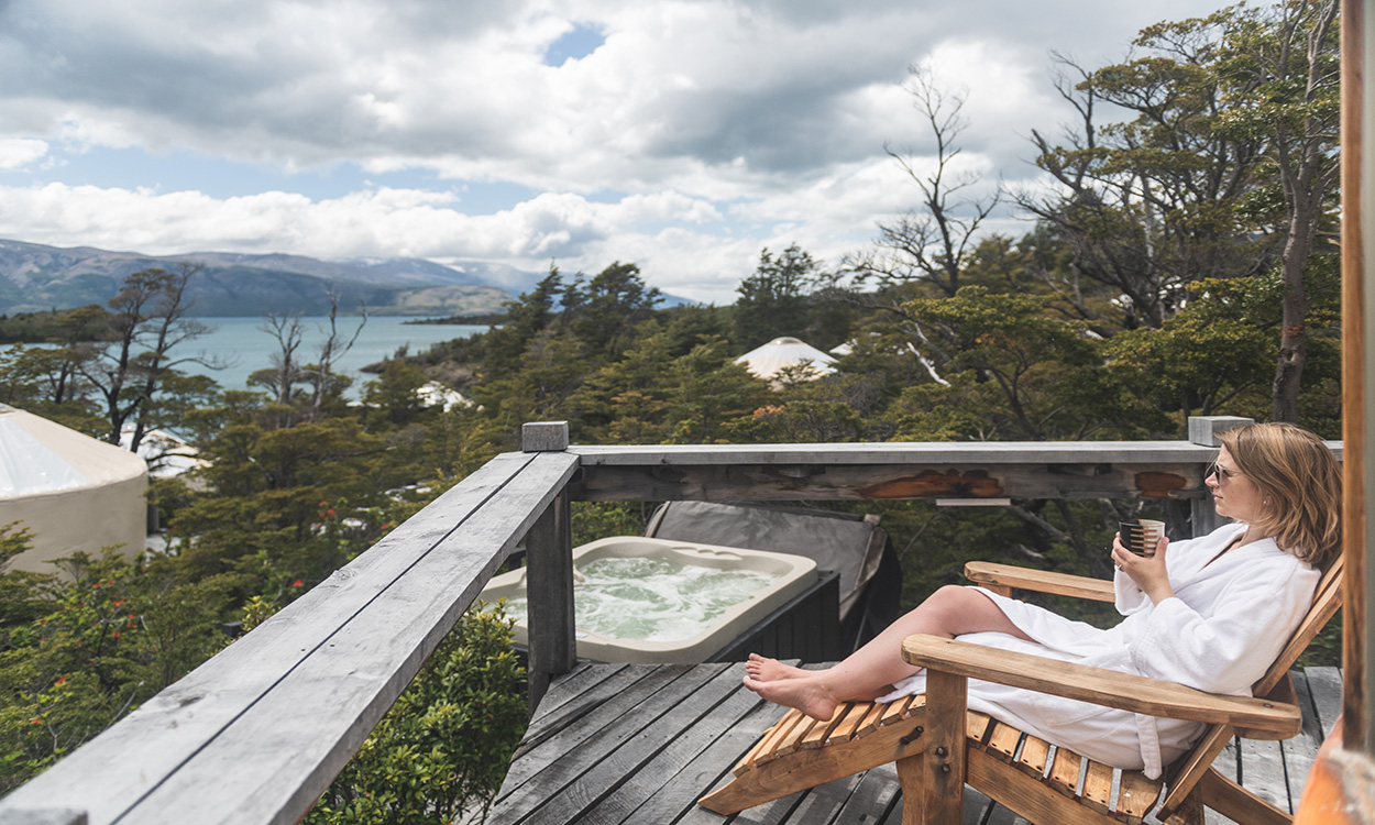 Deluxe Jacuzzi Yurt 04