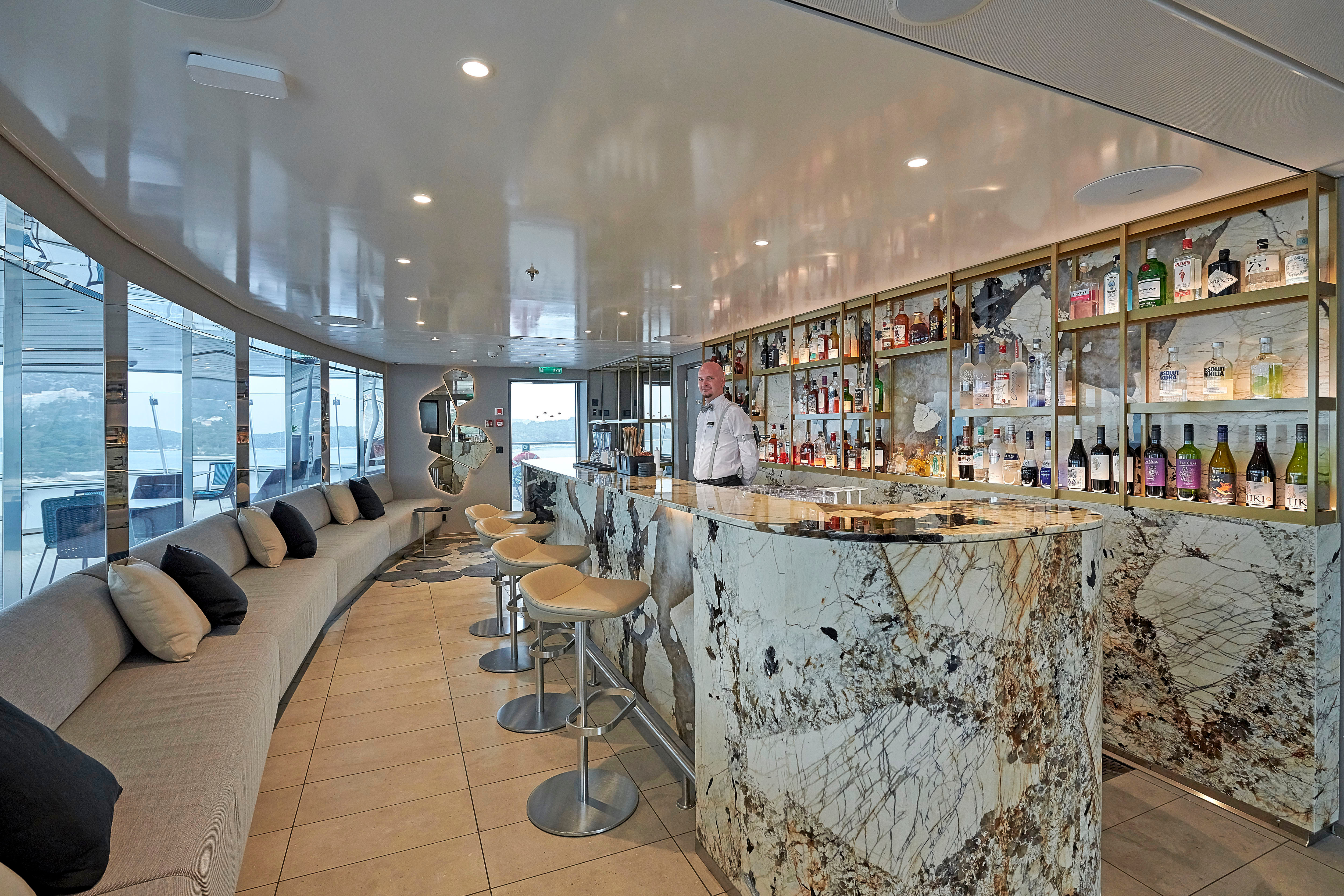 SE Sky Bar Scenic Eclipse II 021