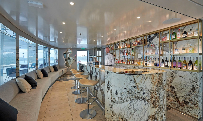 SE Sky Bar Scenic Eclipse II 021