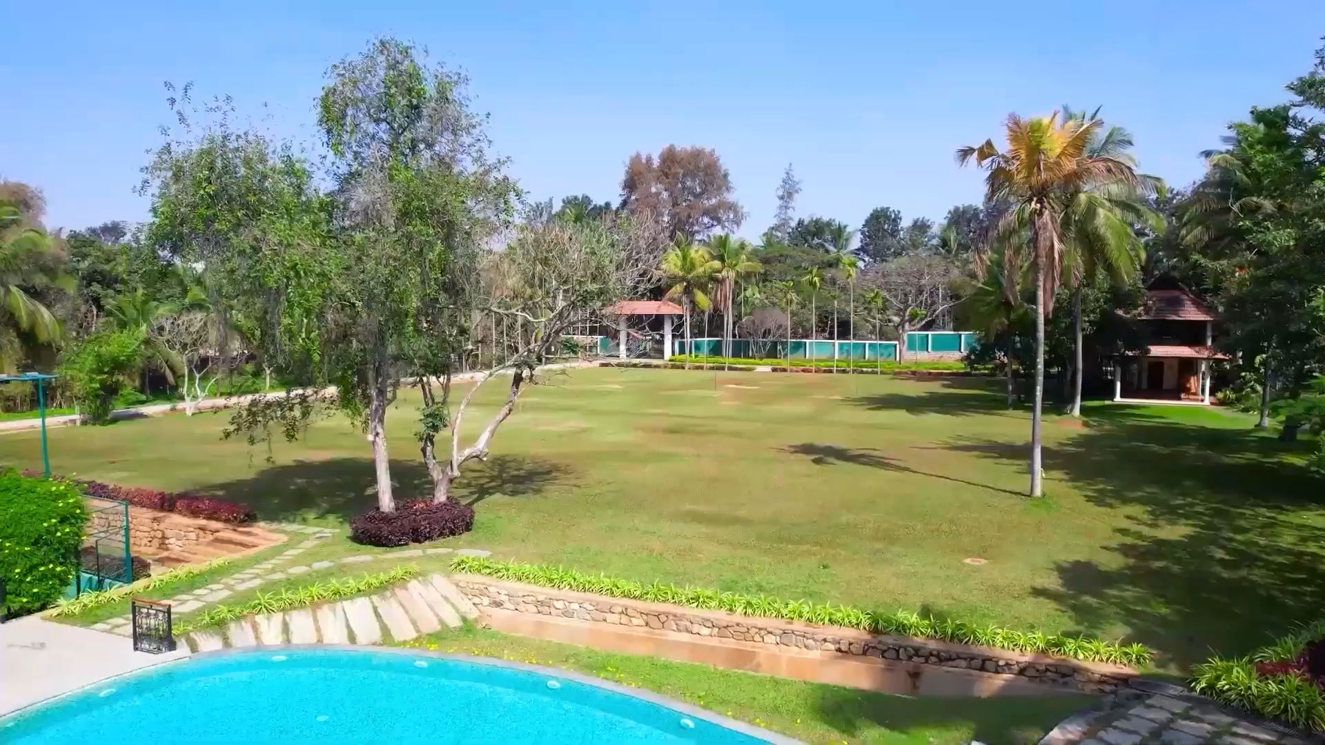 Lawn Big Banyan Vineyard & Resort 5