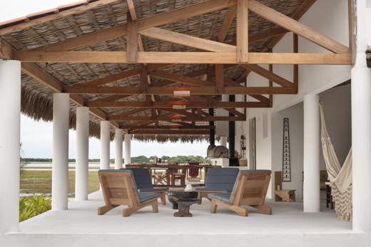 Area Externa Conjunto Cadeiras Azuis