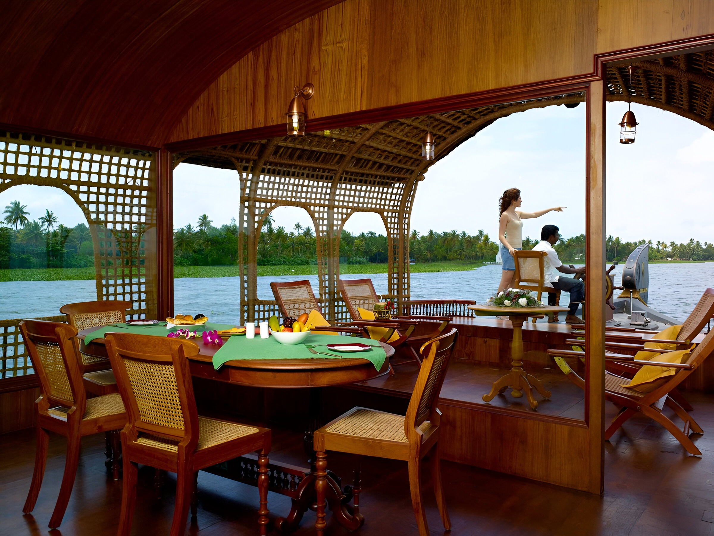 Houseboat Interior Kumarakom Lake Resort (19)