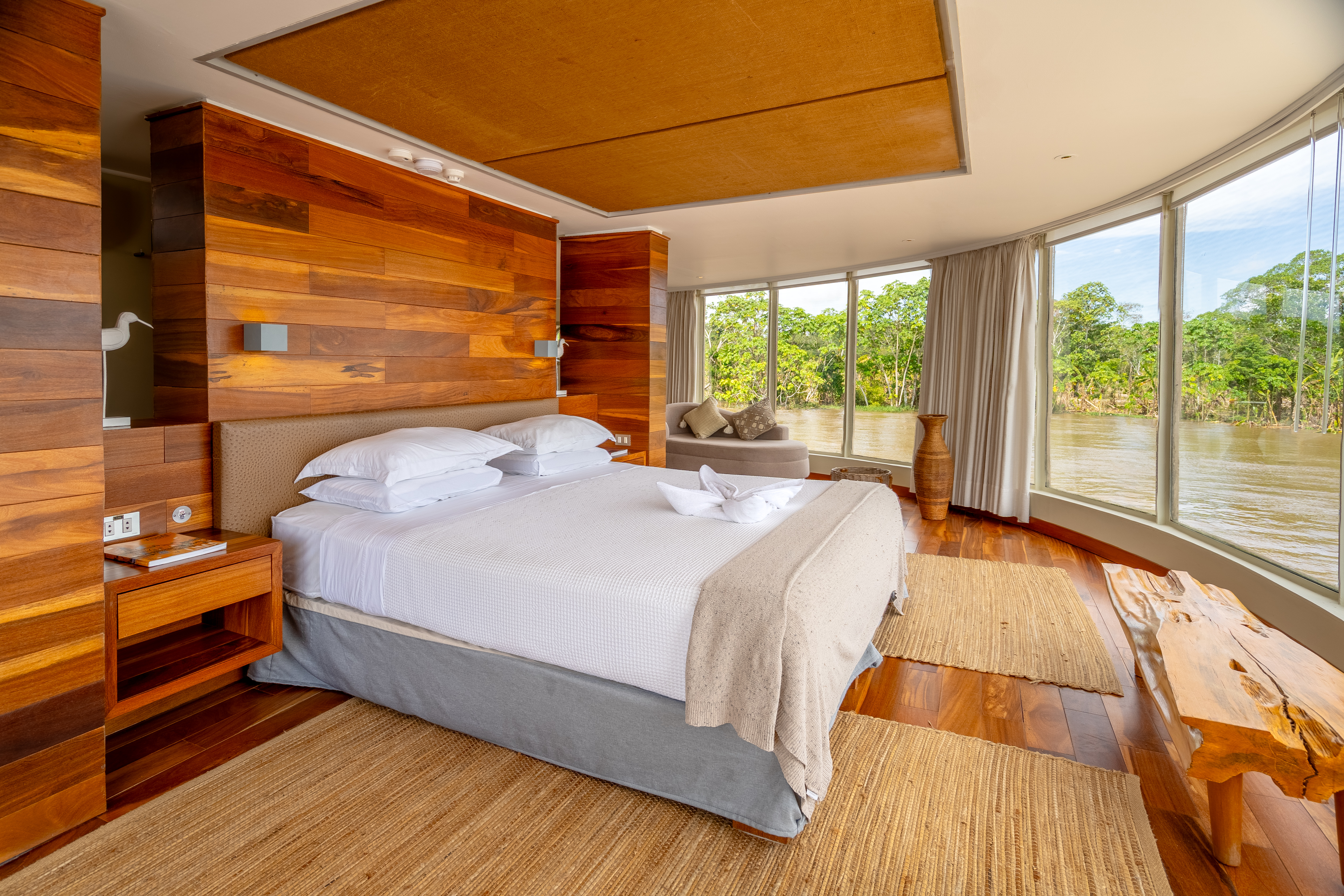 020 Delfin III Owner Suite